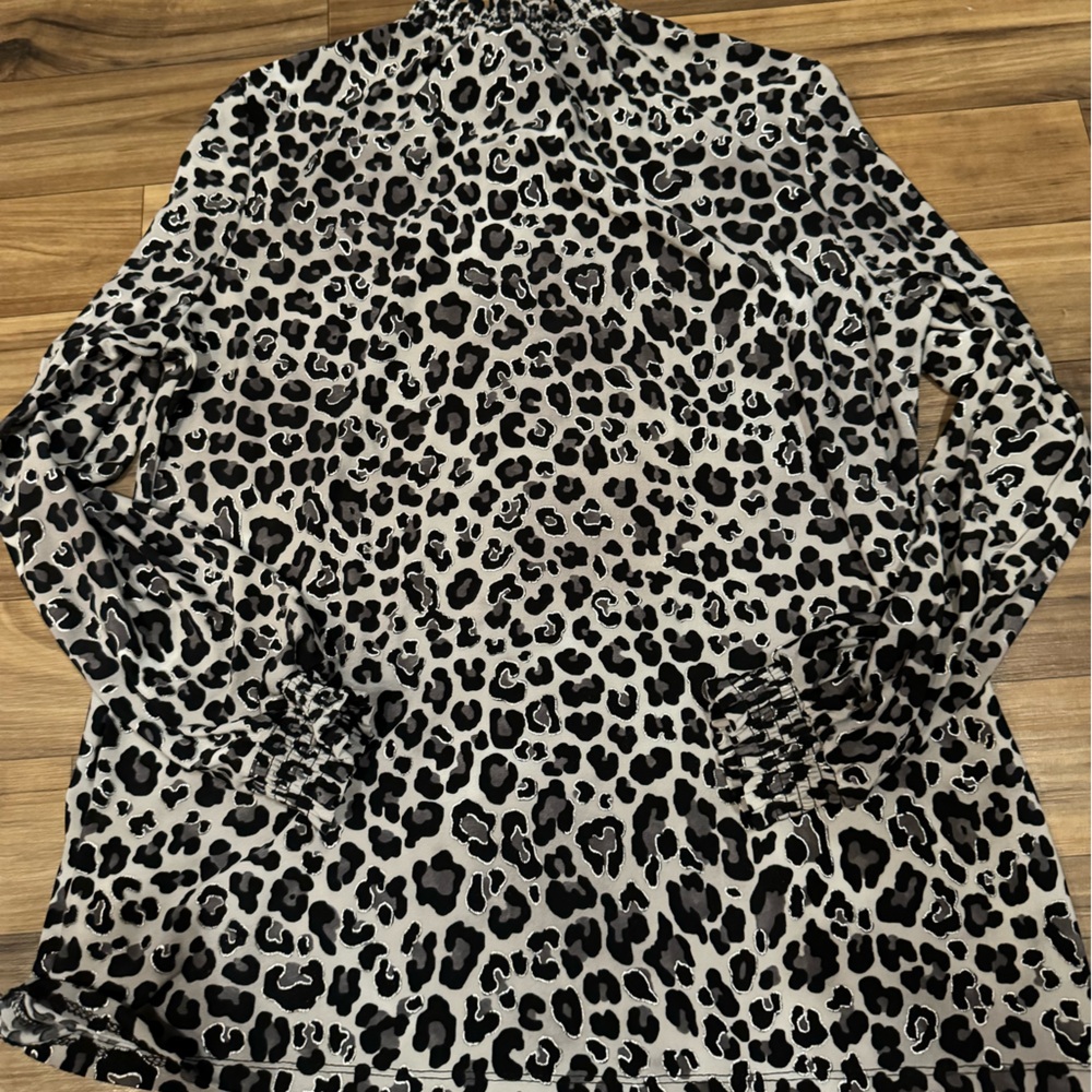 Super cute cheetah print top